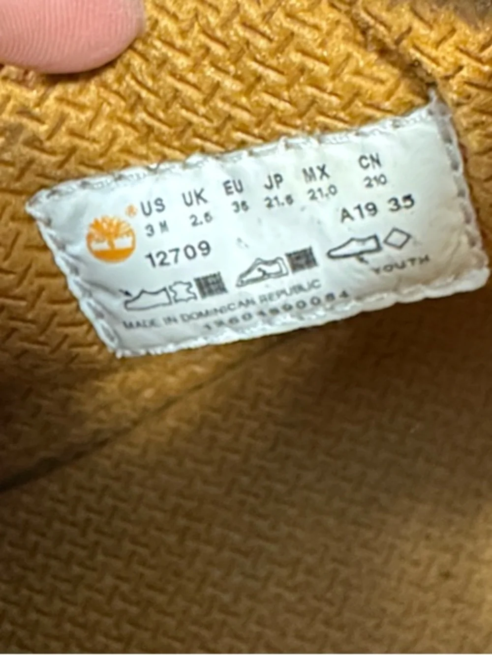 Timberland Wheat Nubuck Boots youth size 3 US/35EU (h16)